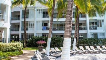 3 outdoor pools, sun loungers