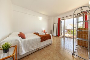 3 bedrooms, free WiFi, bed sheets