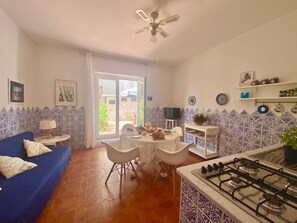Interior - Apartment for 4 people facing the beach with garden (Alghero)
