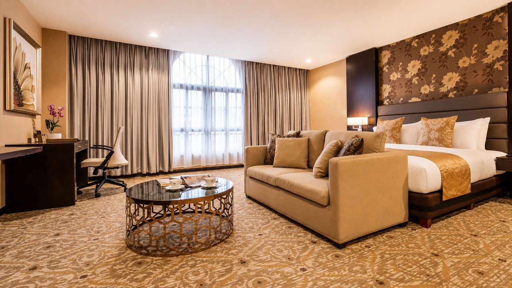 Phòng Suite Executive, 1 giường cỡ king | Bộ đồ giường cao cấp, chăn bông, két bảo mật tại phòng, bàn 