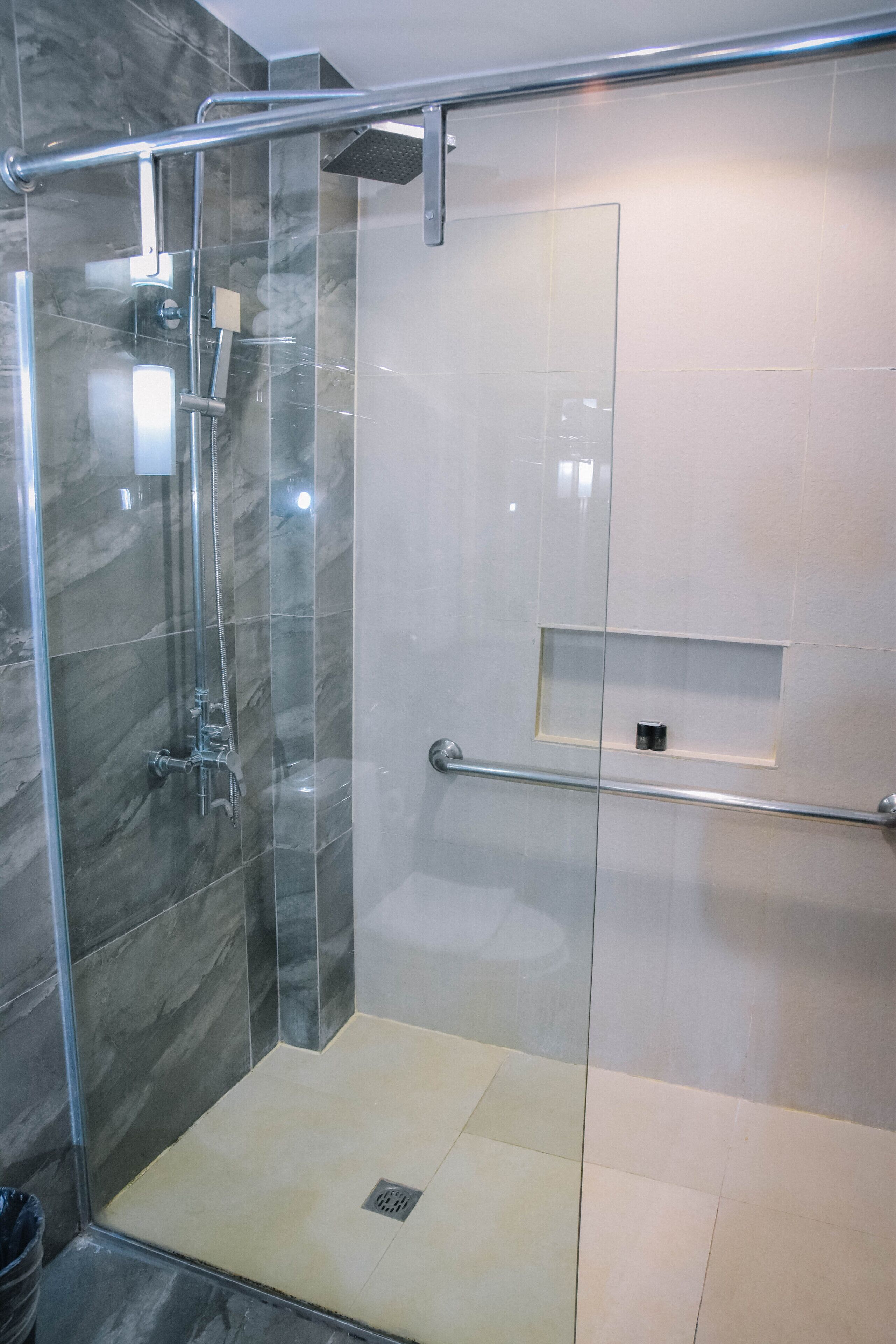 shower, rainfall showerhead, free toiletries, hair dryer