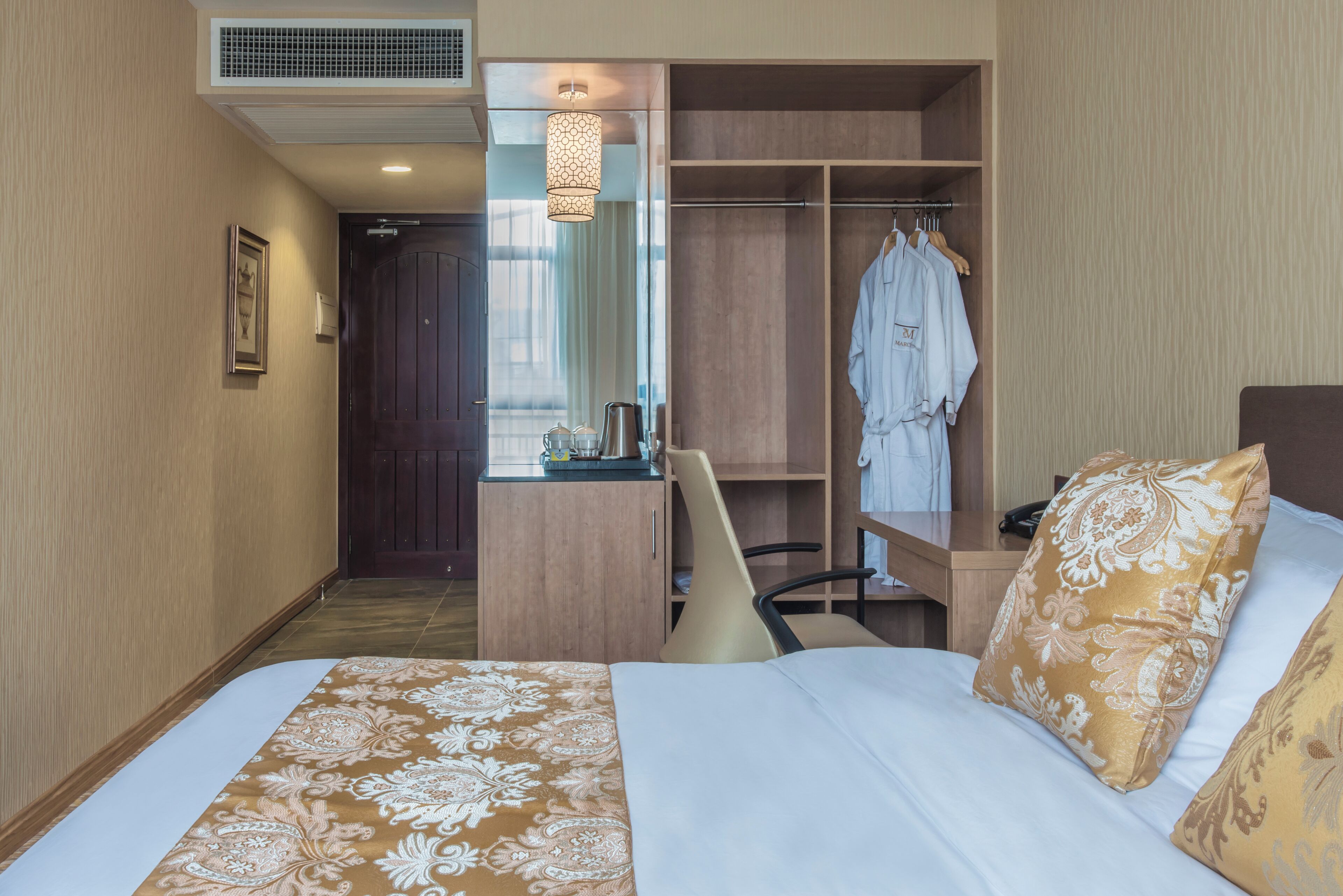 superior room, 1 king bed | 1 bedroom, premium bedding, down duvets, in-room safe