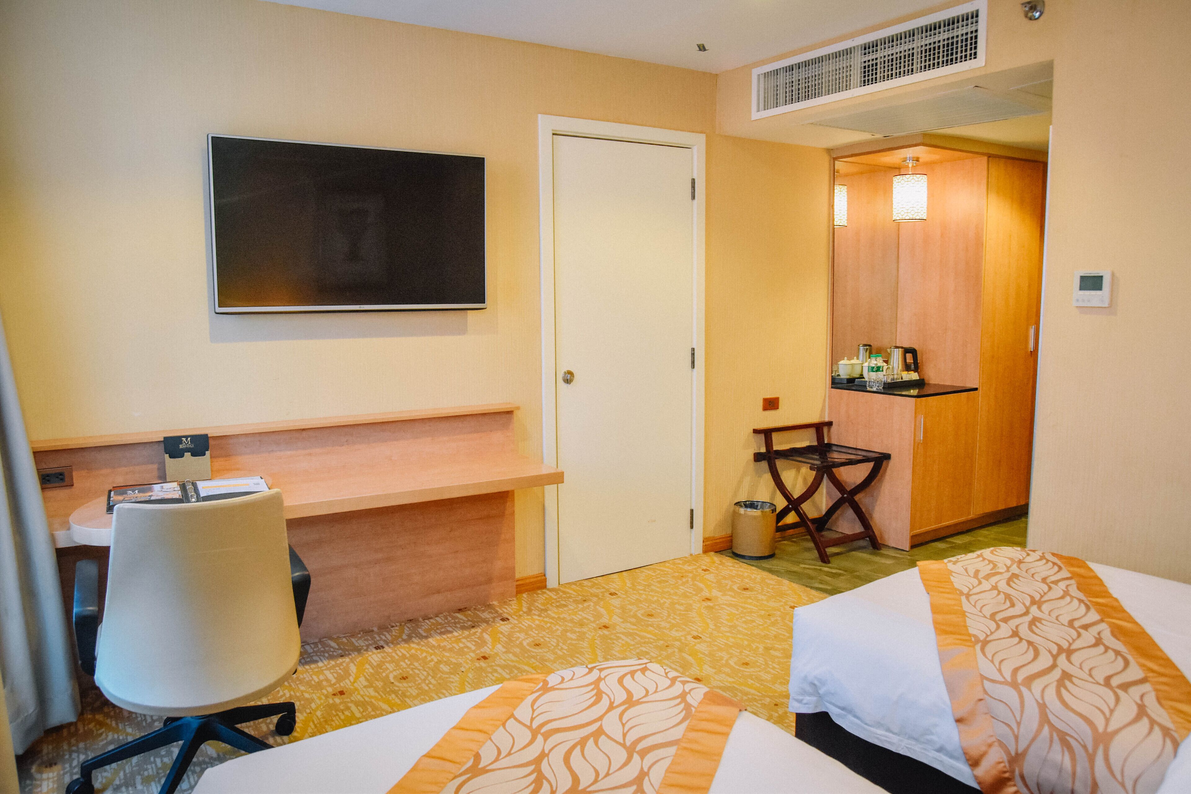 superior twin room, 2 single beds | 1 bedroom, premium bedding, down duvets, in-room safe