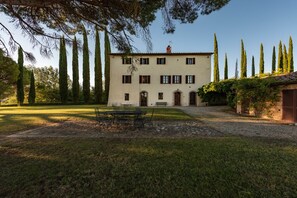 Exterior - Beautiful house on garden with shared pool just a few minutes Siena Tuscany (Siena)
