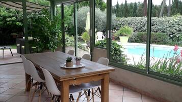 Outdoor dining