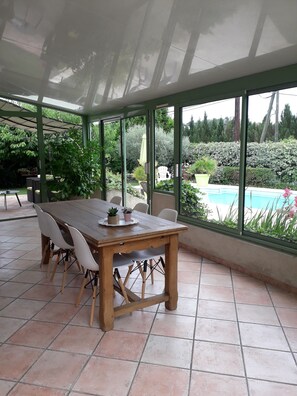 Outdoor dining