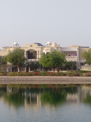 Front of property - Emirates Hills Lake View Villa (Dubai)