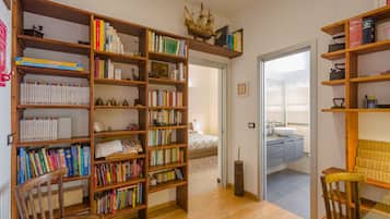 2 bedrooms, in-room safe, desk, iron/ironing board