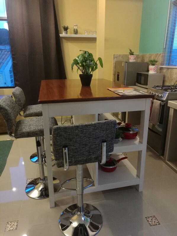 Fridge, microwave, oven, coffee/tea maker