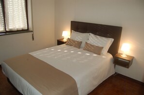 5 Schlafzimmer, Bügeleisen/Bügelbrett, Bettwäsche