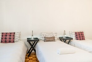 4 ห้องนอน, เครื่องนอนระดับพรีเมียม, ผ้านวมขนเป็ด, เตารีด/โต๊ะรีดผ้า