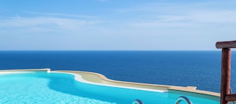 VILLA PATTY IN PEAK ON THE SEA