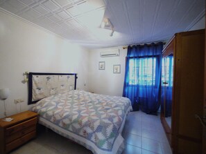 3 makuuhuonetta, silitysrauta/-lauta, Wi-Fi, vuodevaatteet