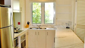 Departamento, 3 habitaciones, balcón, vista al jardín | Cocina privada