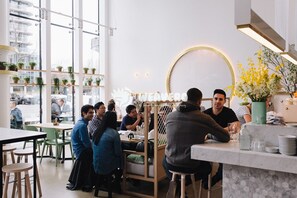 Exterior - Modern Living in Southbank Apartments (Southbank)