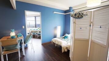 Condo familiar, 1 habitación, frente al mar | 1 habitación, escritorio, cortinas blackout y wifi gratis
