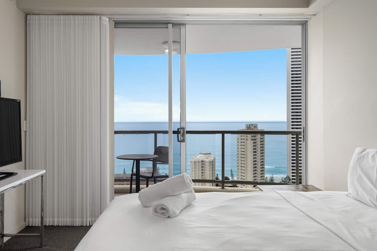 Superior Apartment, 2 Bedrooms - Ocean, River or Garden Views | 3 camere, biancheria da letto di alta qualità, con stile personalizzato