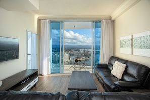 Premium bedding, individually decorated, individually furnished - Chevron Renaissance Private Apartments (Surfers Paradise)