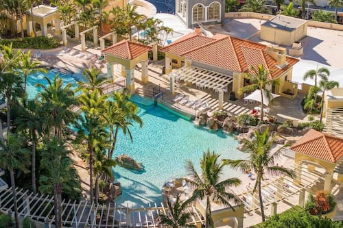 Indoor pool, 2 outdoor pools