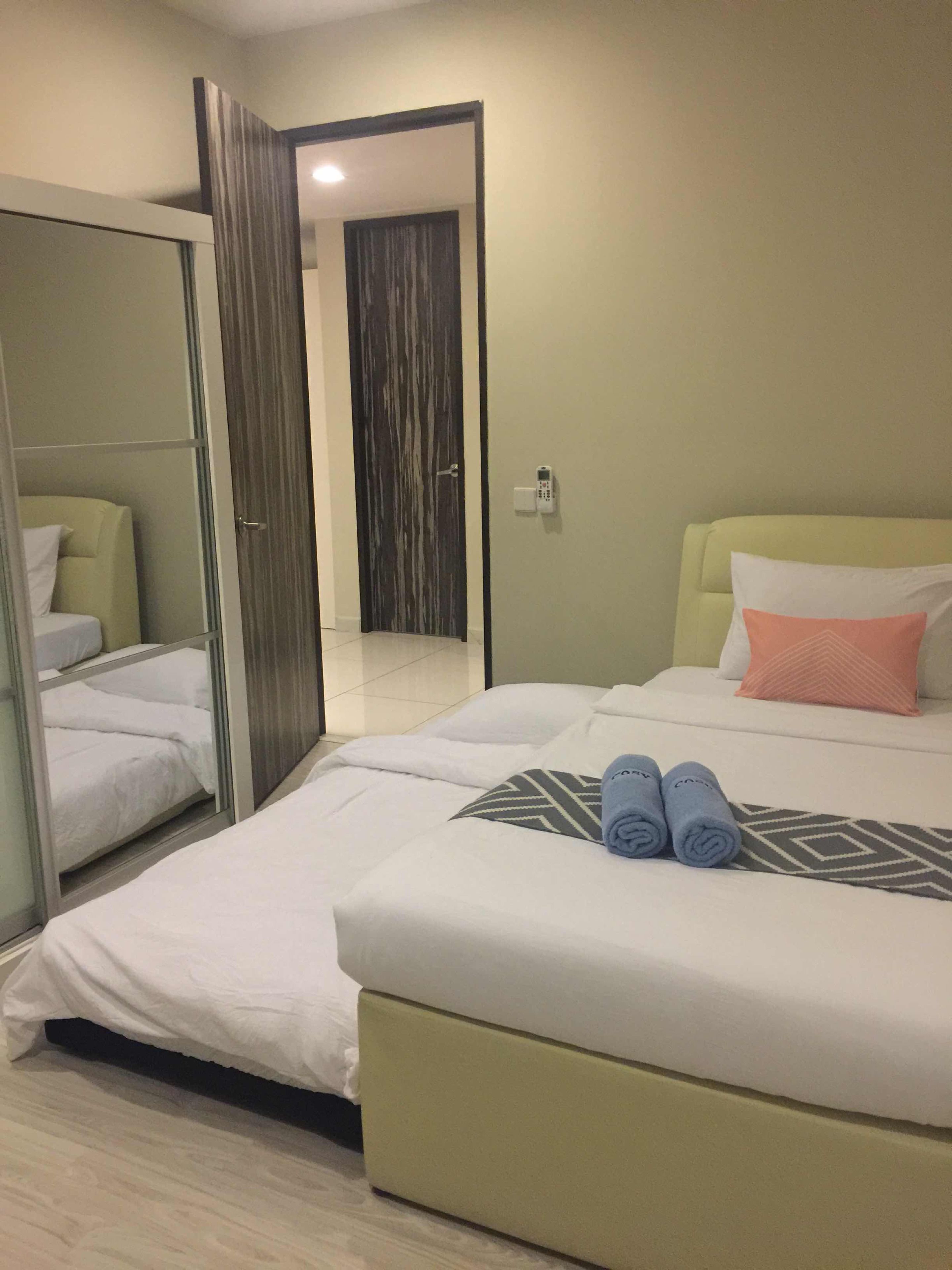 2 bedrooms, Egyptian cotton sheets, premium bedding, blackout curtains