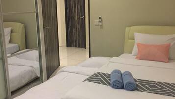 2 bedrooms, Egyptian cotton sheets, premium bedding, blackout curtains