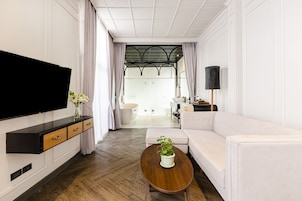 Ropa de cama de alta calidad, minibar, cortinas blackout y wifi gratis 