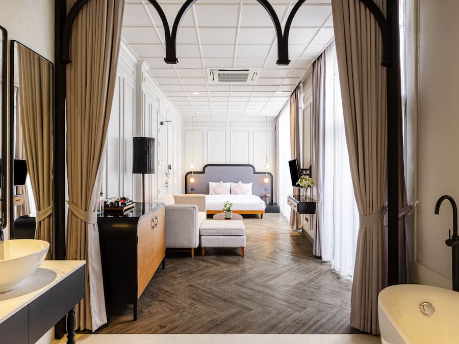 Ropa de cama de alta calidad, minibar, cortinas blackout y wifi gratis