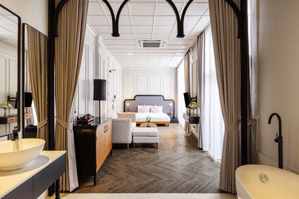 Suite Deluxe | Literie de qualité supérieure, minibar, rideaux occultants