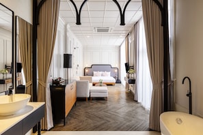 Deluxe Suite | Premium bedding, minibar, blackout drapes, free WiFi