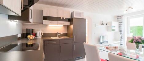 Fridge, microwave