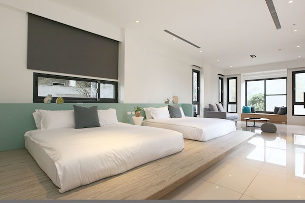 Deluxe Quadruple Room | Desk, blackout drapes, rollaway beds, free WiFi