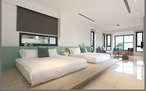 Deluxe Quadruple Room | Desk, blackout curtains, rollaway beds, free WiFi - Lovely Pond Hostel (Yuanshan)