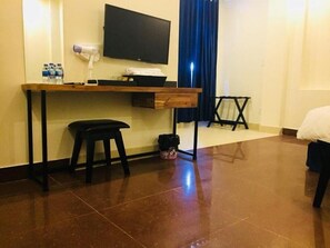 Desk, free WiFi - Hotel Pure (Hai Phong)