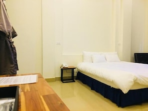 Desk, free WiFi - Hotel Pure (Hai Phong)