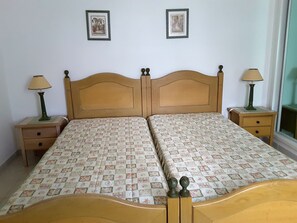 3 bedrooms, in-room safe, desk, iron/ironing board