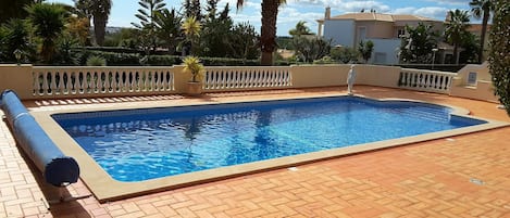 Piscine extérieure, piscine chauffée