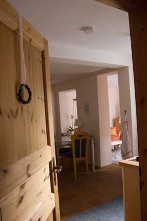 المنشأة من الداخل