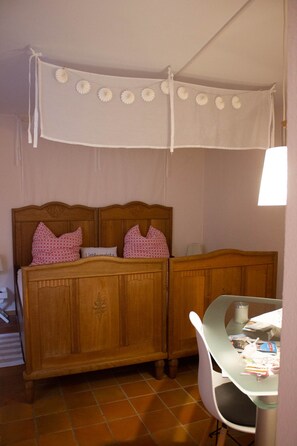 1 bedroom, WiFi, bed sheets
