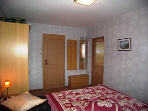 1 sovrum och sängkläder