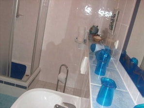 Unclassified image, 4 of 6, button