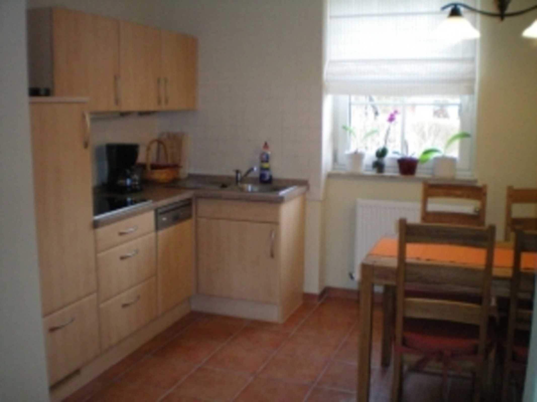 Kühlschrank, Mikrowelle, Geschirrspüler, Hochstuhl