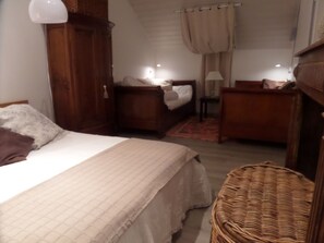 2 chambres, fer et planche Ă repasser