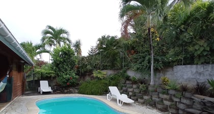 Aito ja mukava Martinique Villa uima-allas, 400 metrin päässä rannasta