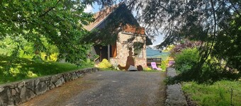 maison de charme avec sa dépendance dans un ecrin de verdure 