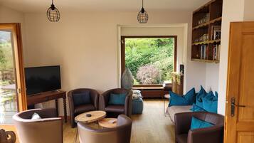 Tv, tv-spel, böcker och en stereo