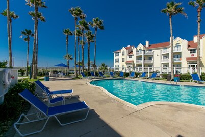 Great Location-1 Block From Beaches /On 1st Floor/Pool in Complex-new furniture