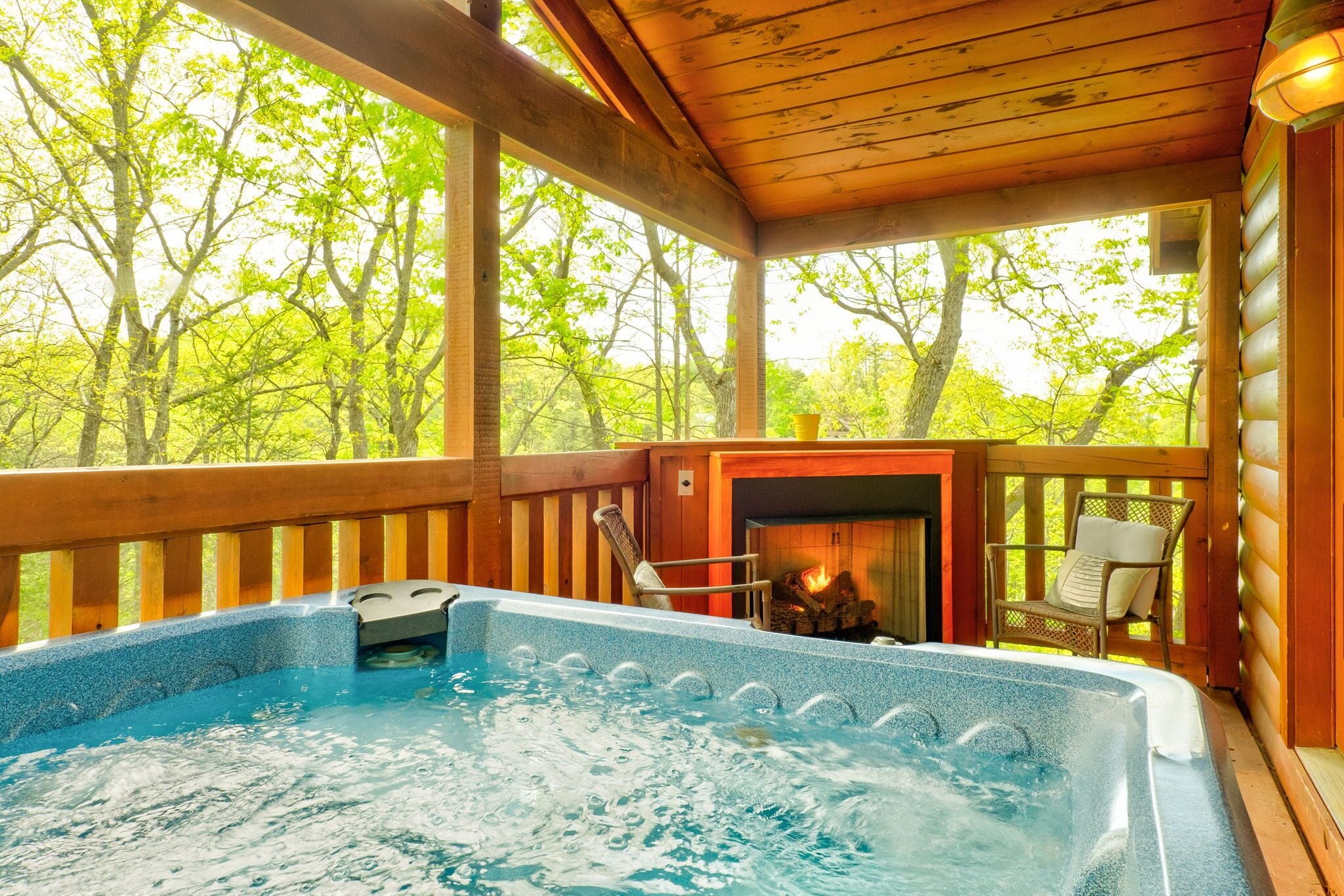 Outdoor spa tub