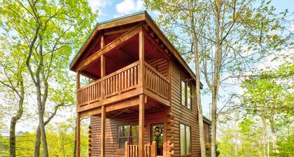 Bearly Naked Log Cabin. The perfect romantic getaway spot!!!