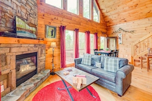 TV, fireplace