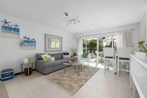 Smart TV, ping pong, books - Luxury Patio in Oceania Residences with view to Eagle Beach. (Oranjestad)